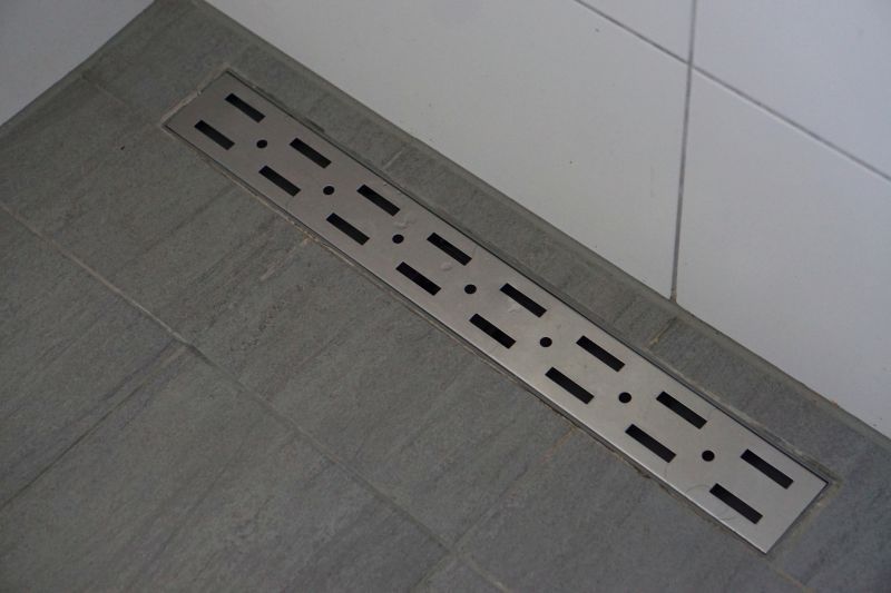 Linear Drain and Large Tiles